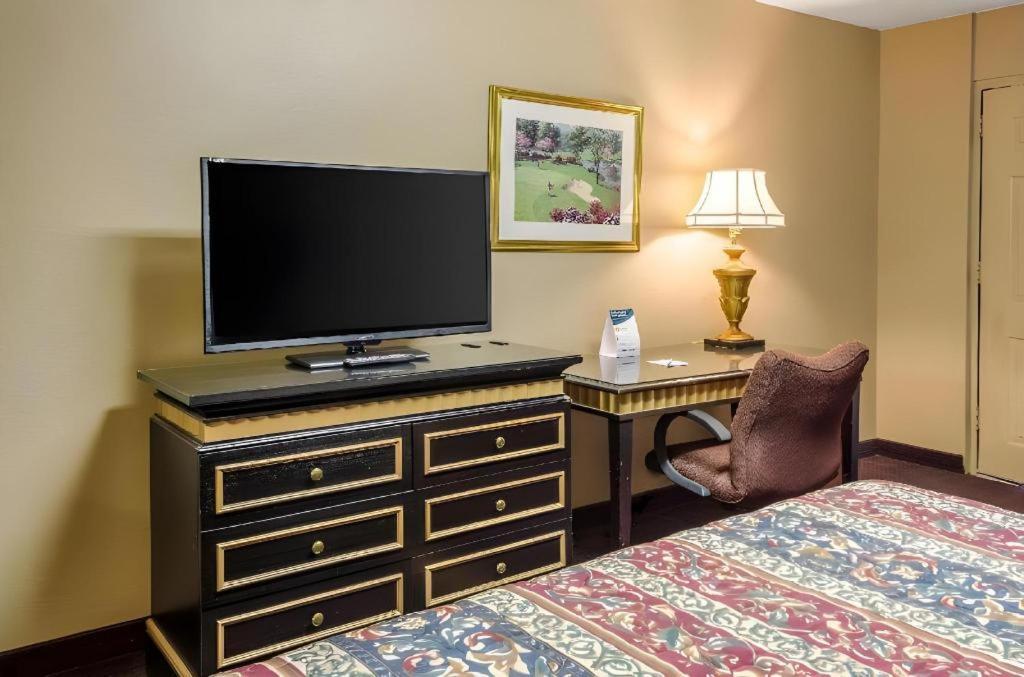 Rodeway Inn Greenville Bagian luar foto