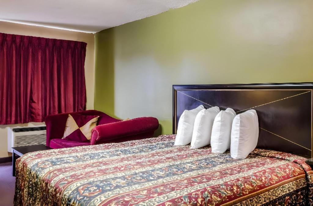 Rodeway Inn Greenville Bagian luar foto