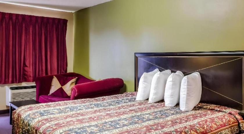 Rodeway Inn Greenville Bagian luar foto