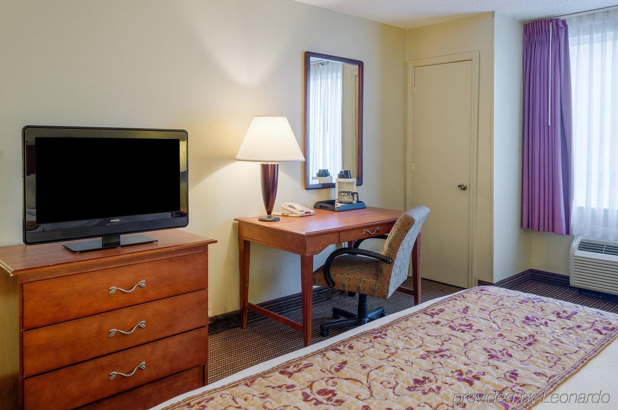 Rodeway Inn Greenville Bagian luar foto