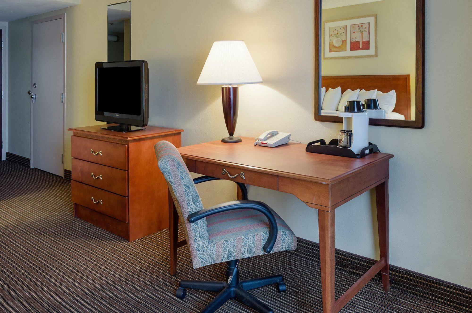 Rodeway Inn Greenville Bagian luar foto